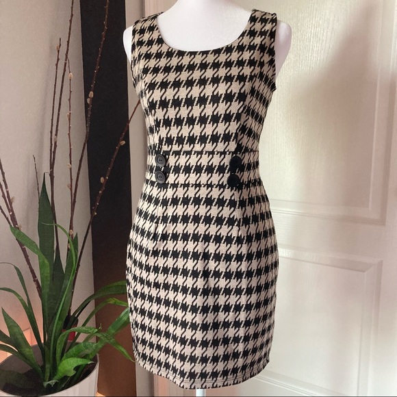 Papaya Dresses & Skirts - houndstooth mini dress